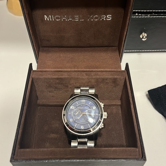 Michael Kors watch hunger stop 100 series - Picture 3 of 3